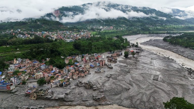 India’s fourth relief flight reaches Nepal; 108 Indians rescued, 275 still missing