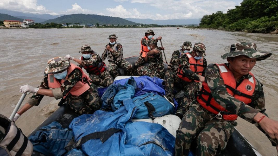 Nepal flood death toll hits 1,050; 163 Indians rescued Nepal Army personnel search a river after flash floods. Photo: Reuters, via News18